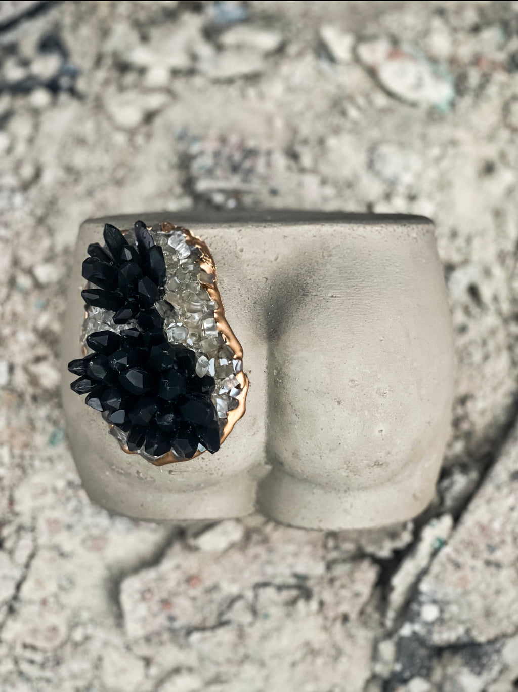Large grey geode booty