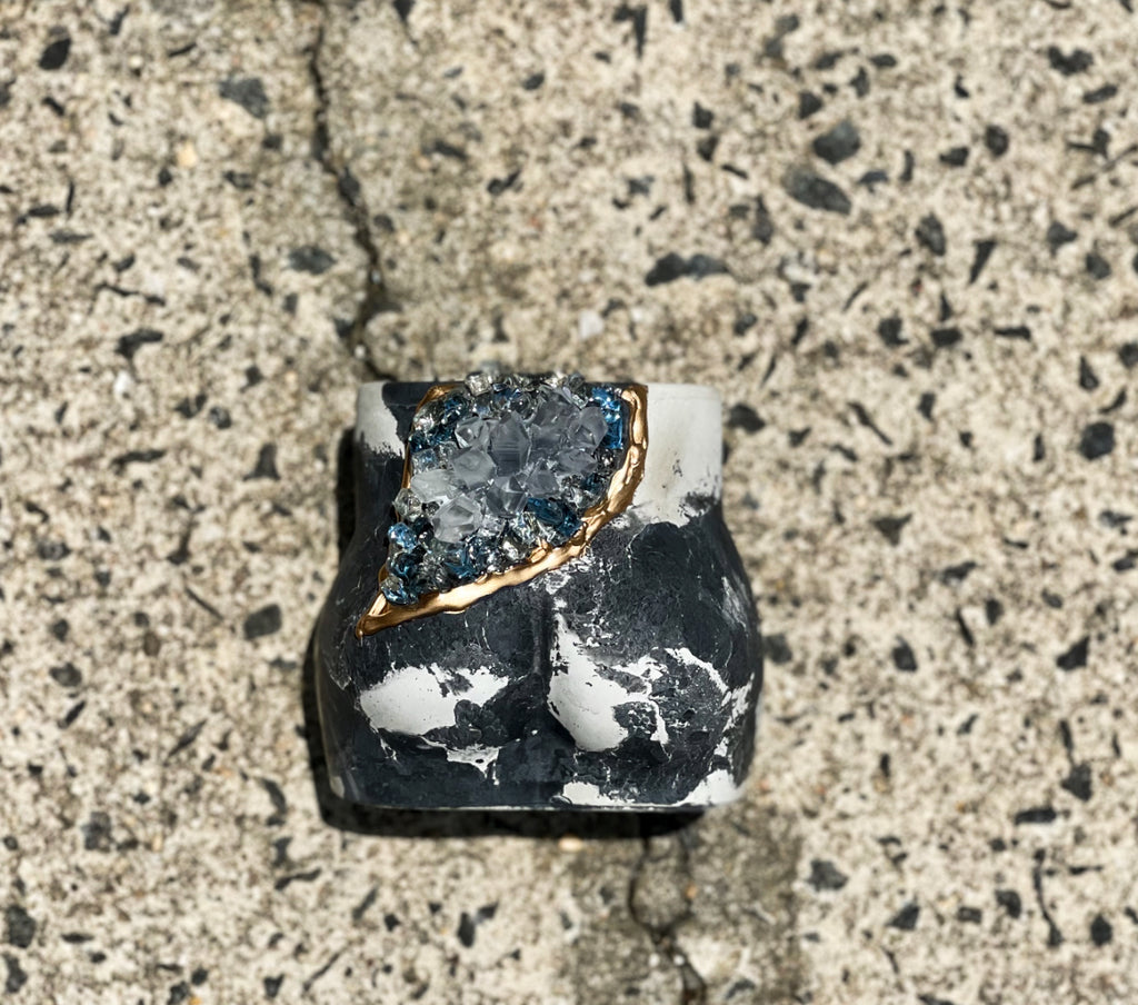 Medium black and white  geode booty