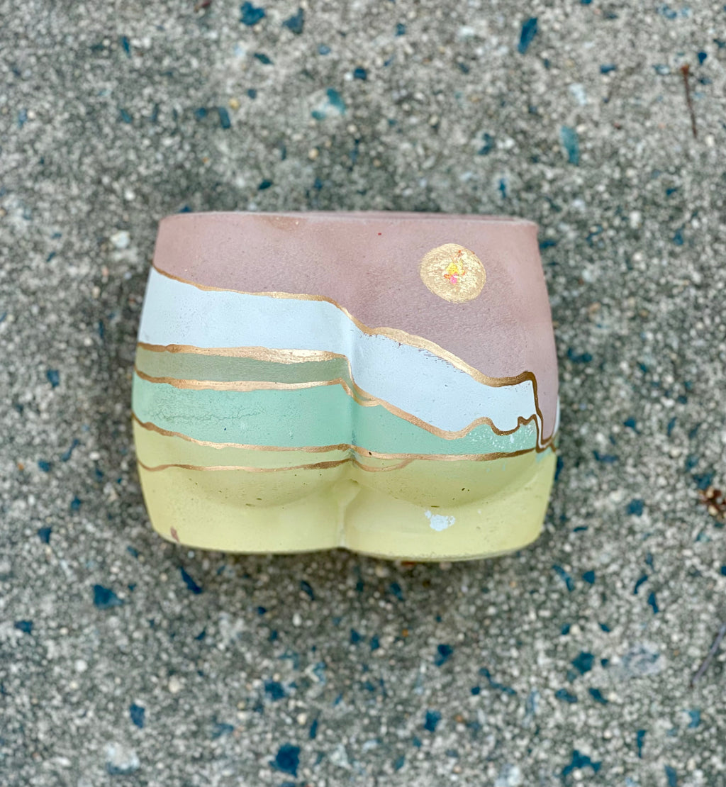 Large moon Butt- brown, white, layers of green