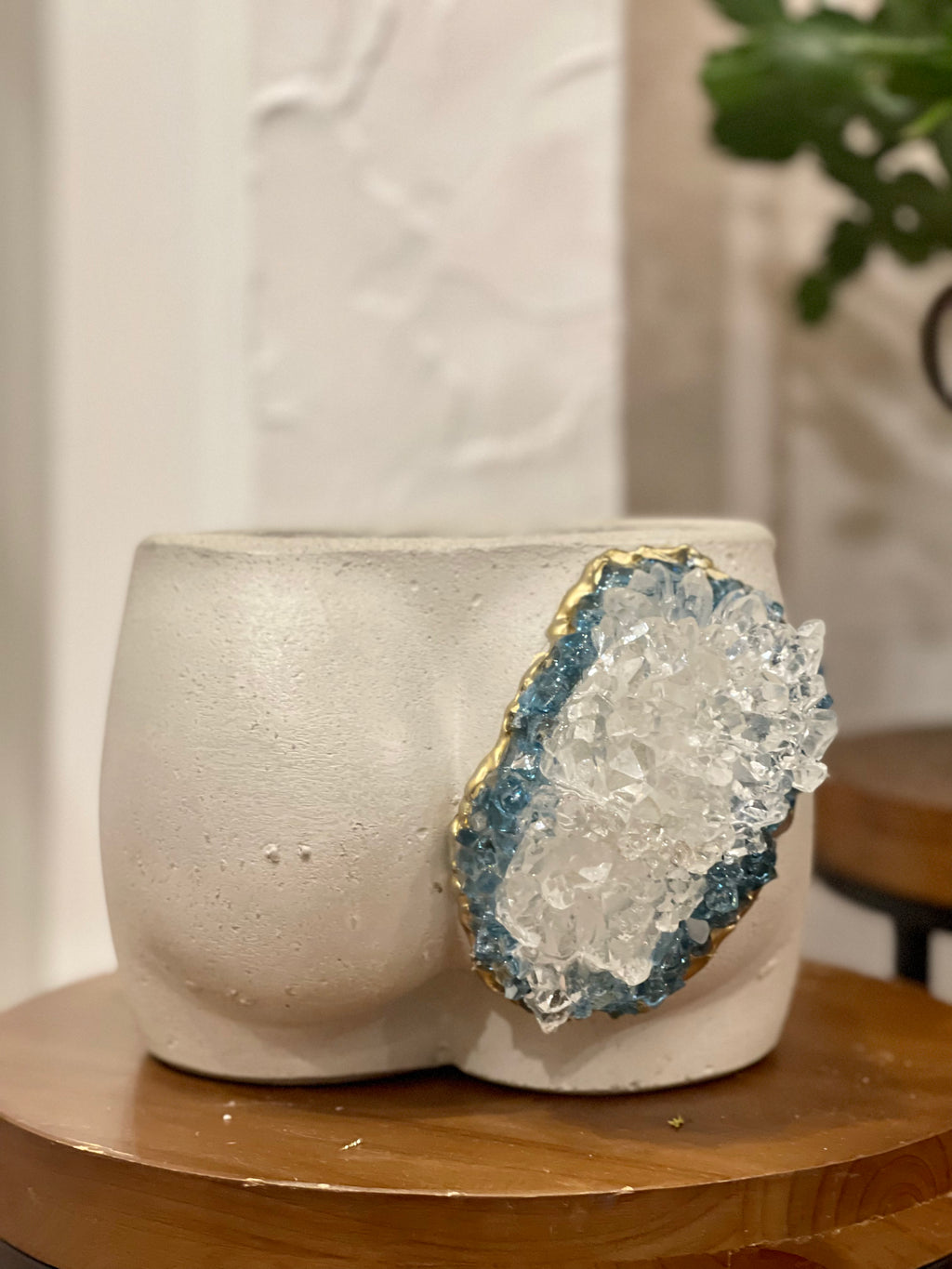 LG  White Geode Booty